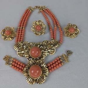 GORGEOUS BEADED NECKLACE SET.